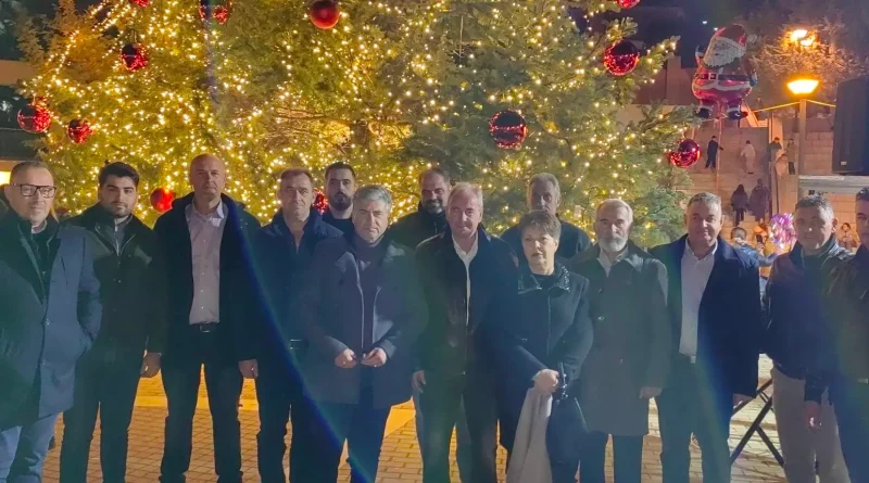 Η Νεμέα φόρεσε τα γιορτινά της - Φωταγωγήθηκε το Χριστουγεννιάτικο δέντρο