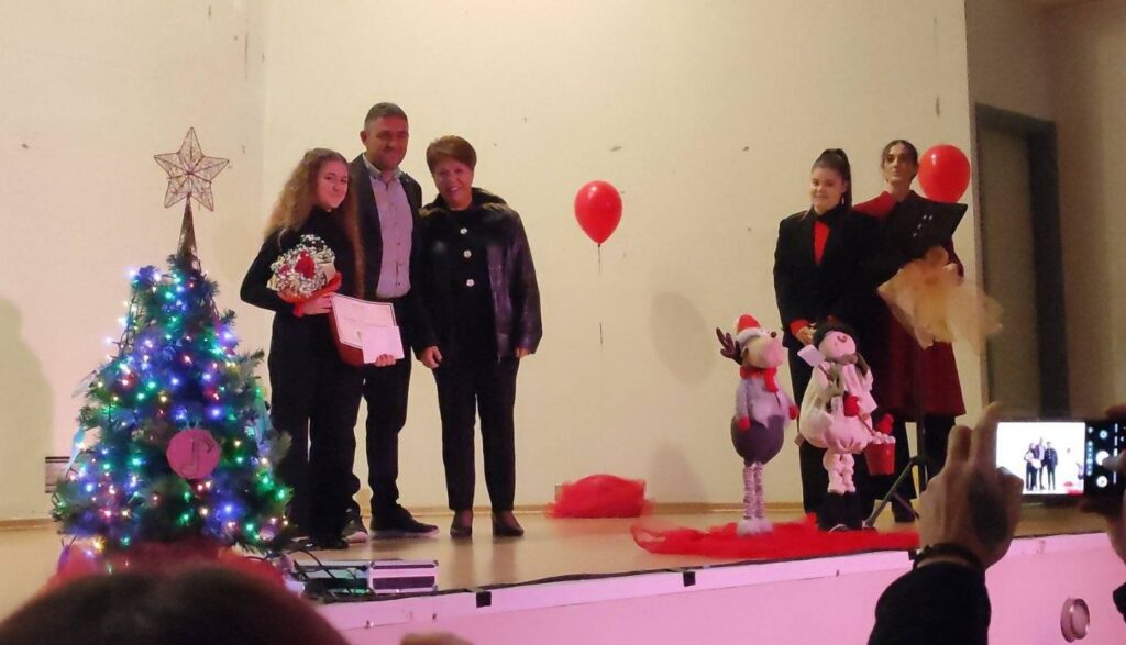 Νεμέα: Μια όμορφη χριστουγεννιάτικη βραδιά -Βράβευση της νεαρής Νεφέλης Κουτσούκου