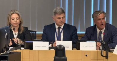 Καρυστιανού – Φαραντούρης στις Βρυξέλλες για άρθρο 86: Να προχωρήσουν οι διώξεις για ΤΕΜΠΗ και ΟΠΕΚΕΠΕ