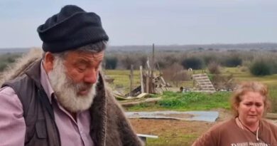 Τσοπάνης κλαίει για πρώτη φορά στη ζωή του, αποχαιρετά τα 450 πρόβατά του που θα θανατωθούν λόγω ευλογιάς –VIDEO