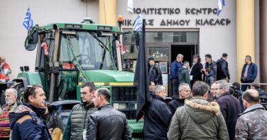 Oργή αγροτών για το «ριφιφί» του ΕΛΓΑ: Άδειασαν λογαριασμούς πριν μπουν οι ενισχύσεις