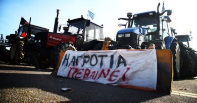 Αγρότες: Στα μπλόκα η μάχη της επιβίωσης και την Πρωτοχρονιά