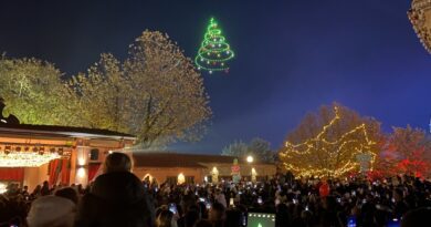 Μαγική τελετή έναρξης στον 14ο Μύλο των Ξωτικών, με τα drones του Πίτερ Παν και του Αη Βασίλη!