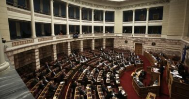 Με 159 «Ναι» υπερψηφίστηκε το νομοσχέδιο για τη μετάβαση του ΟΠΕΚΕΠΕ στην ΑΑΔΕ