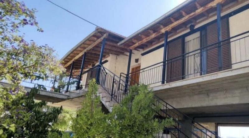 Πωλείται κατοικία 125 τ.μ. στο Μποζικά Κορινθίας σε οικόπεδο 2.200 τ.μ. με ελαιώνα