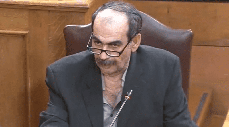 Άφωνος ο «γαλάζιος» Φραπές με εντολή του Μεγάρου Μαξίμου