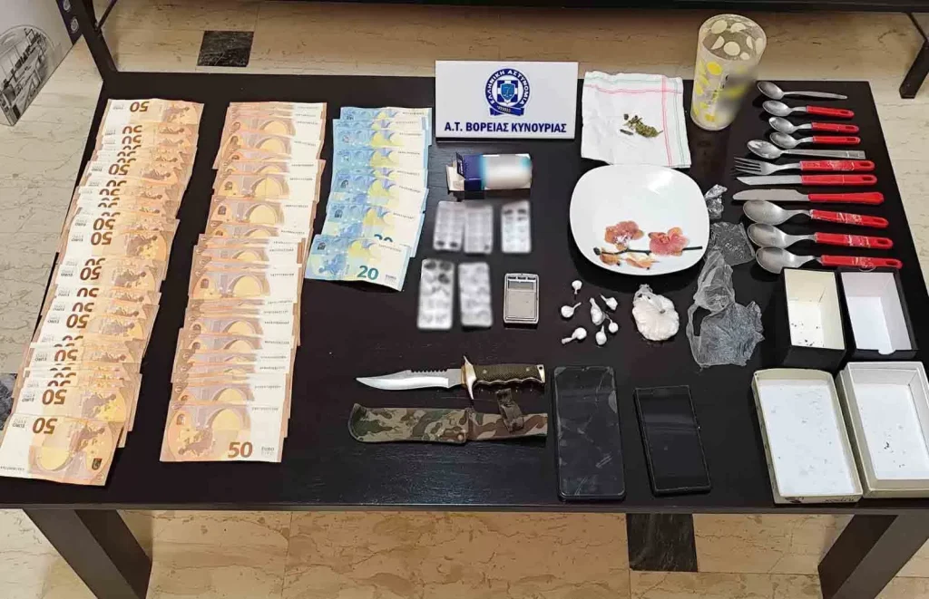 Συνελήφθησαν 2 άτομα για παράβαση των νομοθεσιών για ναρκωτικά και όπλα στη Νότια Κυνουρία