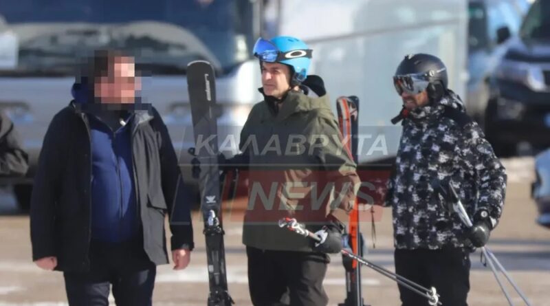 Στο Χιονοδρομικό στα Καλάβρυτα για σκι ο Μητσοτάκης