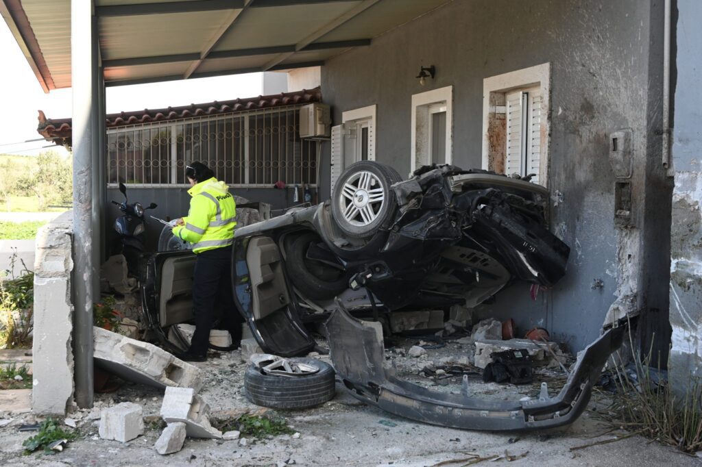 Θανατηφόρο τροχαίο για 2 άτομα στα Εξαμίλια Κορινθίας -VIDEO