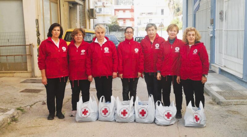 «Δέματα Αγάπης» σε ευάλωτες οικογένειες του Δήμου Άργους–Μυκηνών από τον Ερυθρό Σταυρό