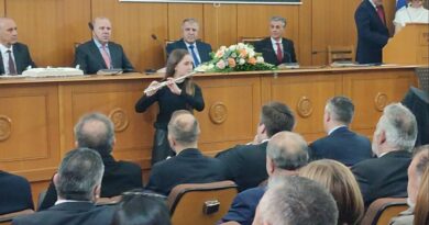 Το Επιμελητήριο Κορινθίας βράβευσε τη 12χρονη φλαουτίστα και πιανίστα Νεφέλη Κουτσούκου