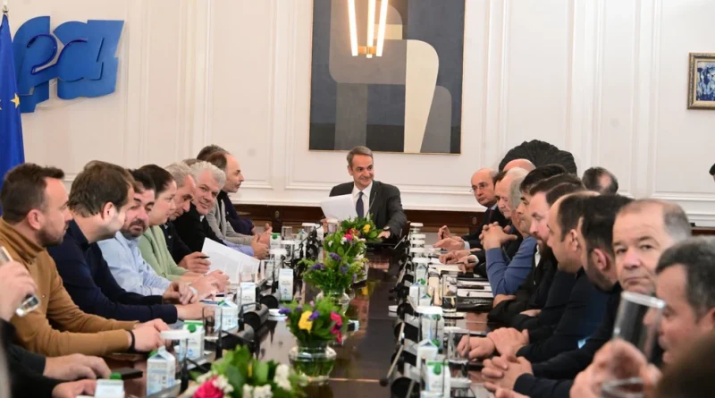 Μητσοτάκης σε αγρότες: Τις εξελίξεις τις διαμορφώνουν οι παρόντες και όχι οι απόντες