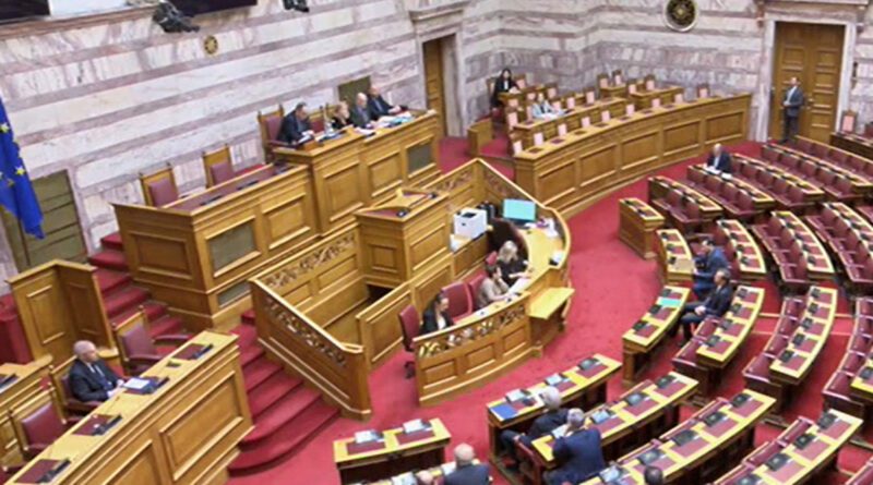Η Βουλή των Ελλήνων τίμησε τη Μνήμη των πεσόντων Ελλήνων αξιωματικών του Πολεμικού Ναυτικού στα Ίμια το 1996 - Τηρήθηκε ενός λεπτού σιγή