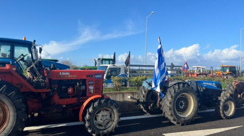 Μπλόκο Νεμέας: Αποχώρησαν με τα τρακτέρ οι αγρότες