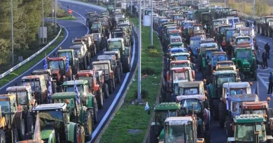 Κυβέρνηση εναντίον αγροτών: Έρχονται πρόστιμα 350 ευρώ ανά τρακτέρ στα μπλόκα