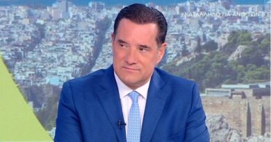 Άδωνις: Τα μπλόκα δεν γίνονται για αγροτικά θέματα, αλλά για να πέσει η κυβέρνηση