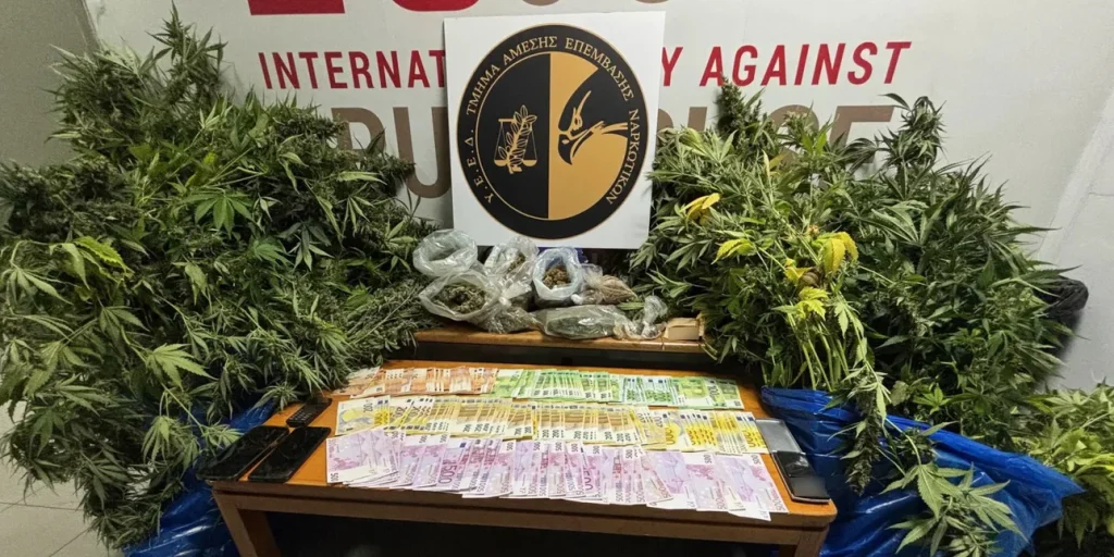 Κιάτο: Εντοπίστηκε πλήρως εξοπλισμένο εργαστήριο καλλιέργειας κάνναβης σε σπίτι