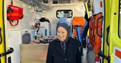 Το ασθενοφόρο της προσφοράς παρκαρισμένο στην αδιαφορία