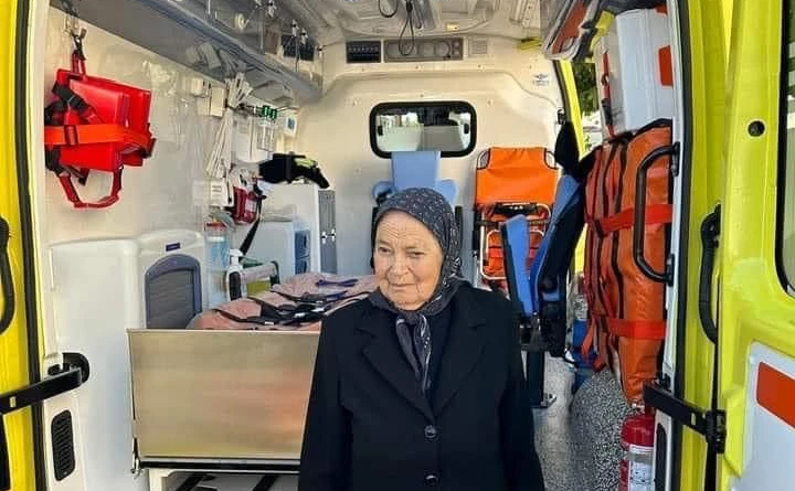 Το ασθενοφόρο της προσφοράς παρκαρισμένο στην αδιαφορία