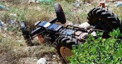 Aγρότης καταπλακώθηκε από τρακτέρ στο Καλέντζι Κορινθίας