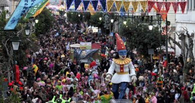 ΛΟΥΤΡΑΚΙΩΤΙΚΟ ΚΑΡΝΑΒΑΛΙ 2026: 1.200 καρναβαλιστές, χιλιάδες επισκέπτες και ισχυρή σύνδεση με το EKO RallyAcropolis