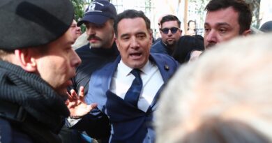 Και τι δημοκρατία έχετε στην Ελλάδα;