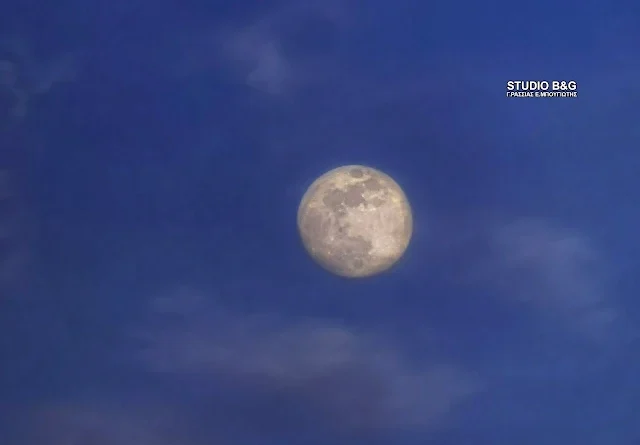 Η Πανσέληνος του Φεβρουαρίου πάνω από το χειμωνιάτικο Ναύπλιο