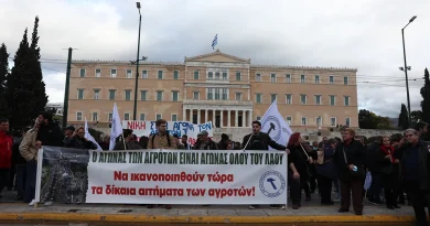 Τα τρακτέρ στο Σύνταγμα, σε εξέλιξη το αγροτικό συλλαλητήριο