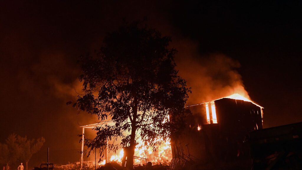 Αποφυλακίστηκαν οι δύο κατηγορούμενοι για τη μεγάλη φωτιά στον Φενεό