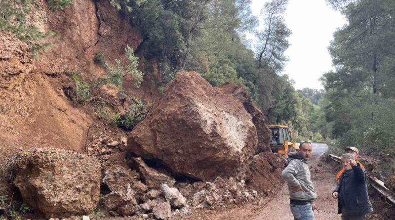 Κατολίσθηση στον οδικό άξονα Τρίπολης – Πύργου | Άμεση κινητοποίηση της Περιφέρειας για την αποκατάσταση της κυκλοφορίας