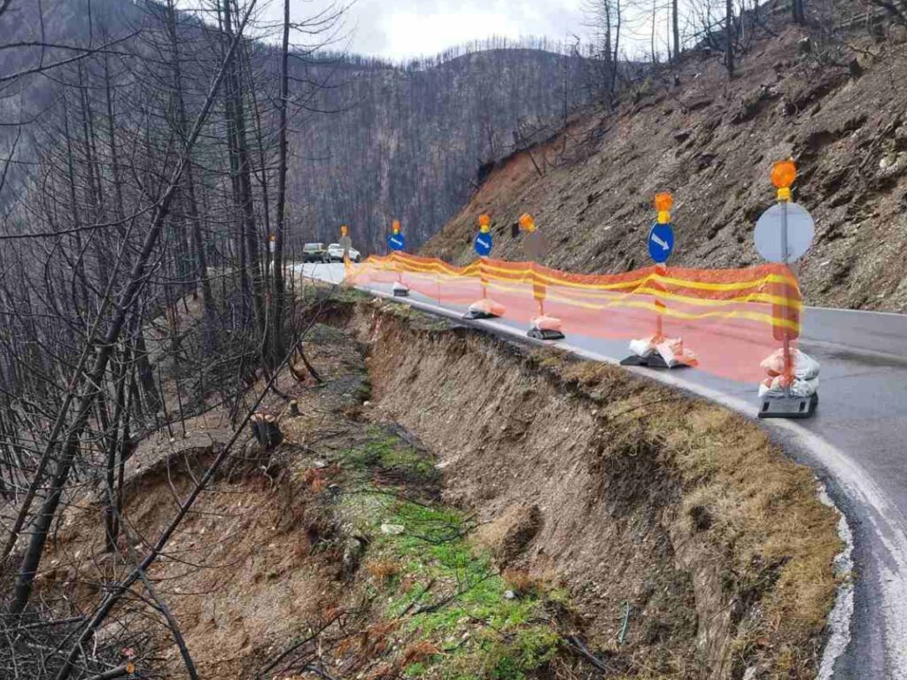 Οδικός άξονας Καστανιάς–Μόσιας | Σε συνεργασία Περιφέρειας και ΕΑΓΜΕ η γεωλογική εκτίμηση στο σημείο υποχώρησης