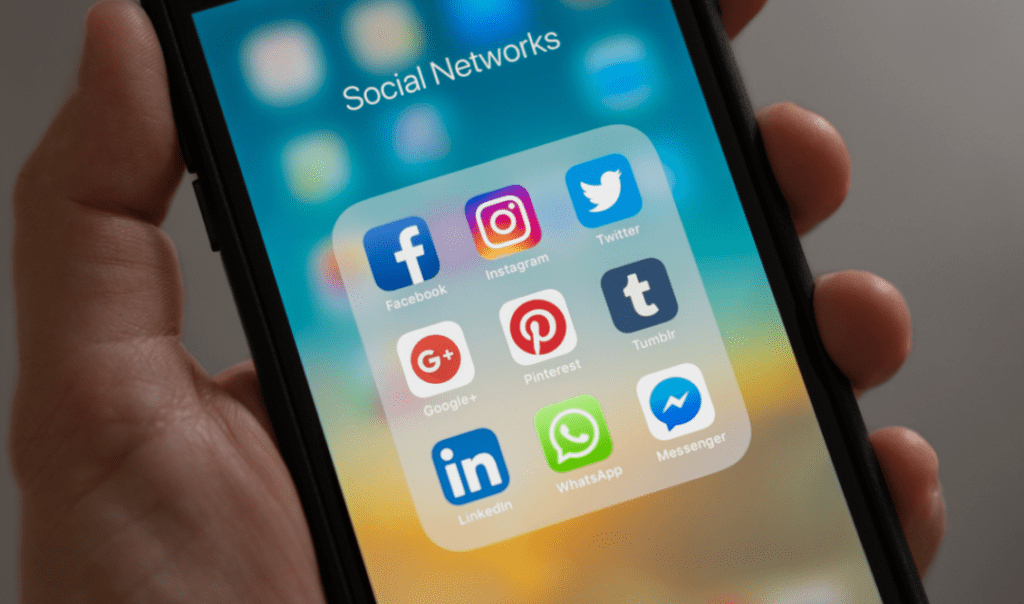 Απαγόρευση στα social media για ανηλίκους: Προστασία ή περιορισμός;