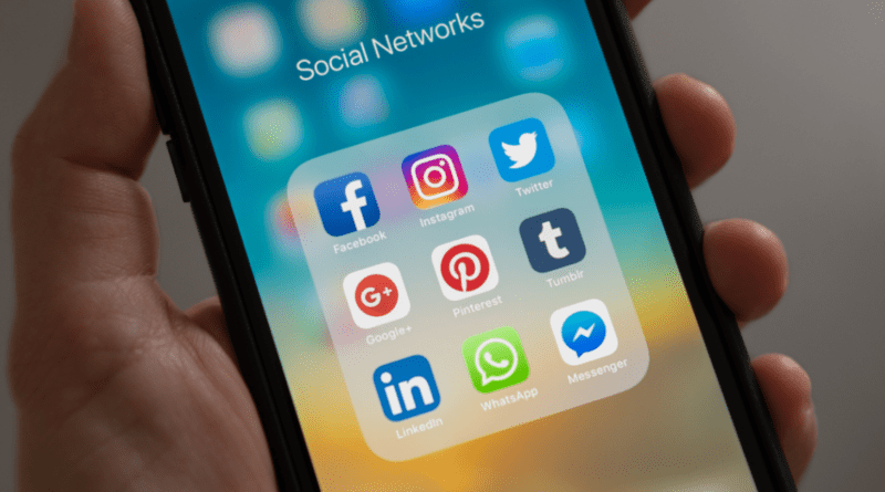 Απαγόρευση στα social media για ανηλίκους: Προστασία ή περιορισμός;