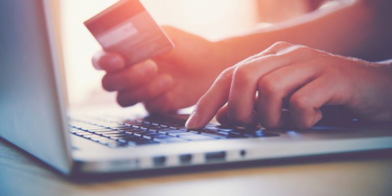 Πάτρα: Προσποιήθηκε τεχνικό της Microsoft και απέσπασε 15.000 ευρώ από 22χρονο