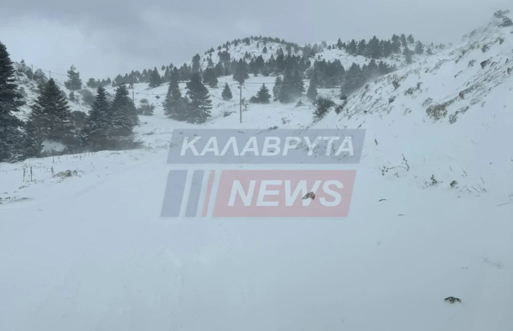 Επιχείρηση απεγκλωβισμού στα Καλάβρυτα από την έντονη χιονόπτωση