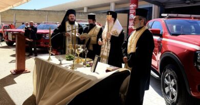 Ο Σεβ. Μητροπολίτης Κορίνθου κ. Παύλος στην εκδήλωση παράδοσης – παραλαβής Πυροσβεστικών Οχημάτων από το Βαρδινογιάννειο Ίδρυμα & την Motor Oil προς τους Δήμους Κορινθίων και Λουτρακίου