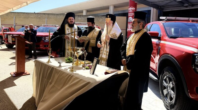 Ο Σεβ. Μητροπολίτης Κορίνθου κ. Παύλος στην εκδήλωση παράδοσης – παραλαβής Πυροσβεστικών Οχημάτων από το Βαρδινογιάννειο Ίδρυμα & την Motor Oil προς τους Δήμους Κορινθίων και Λουτρακίου