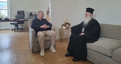 Εθιμοτυπική Επίσκεψη του Σεβασμιωτάτου Μητροπολίτου Κορίνθου κ. Παύλου στον Περιφερειάρχη Πελοποννήσου κ. Δημήτριο Πτωχό