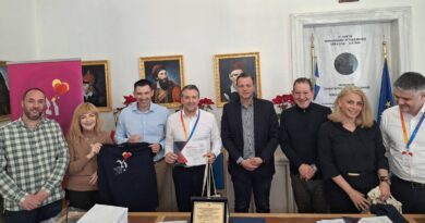 Περιφέρεια Πελοποννήσου – Kids Save Lives | Χάρτης Απινιδωτών, πρόληψη και εκπαίδευση πολιτών για την προστασία της ανθρώπινης ζωής