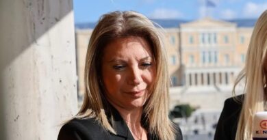 Οι συγγενείς θυμάτων Τεμπών απαντούν στην Μαρία Καρυστιανού – Κινούνται νομικά για συντονισμένες επιθέσεις και στοχοποίηση προσώπων