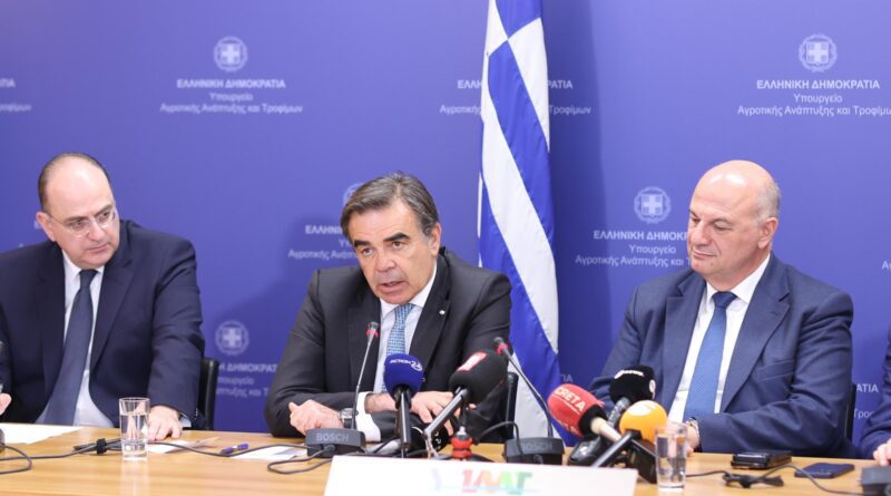 Τελετή παράδοσης – παραλαβής στο ΥΠΑΑΤ με την ανάληψη καθηκόντων της νέας πολιτικής ηγεσίας