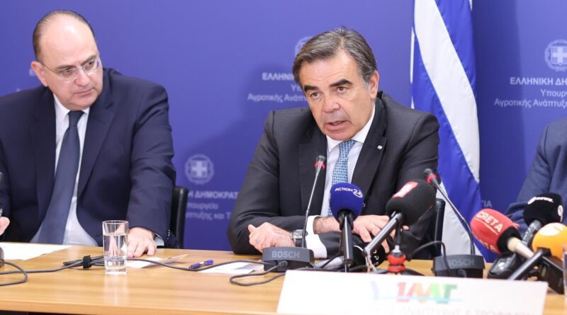 Απ’ τα σαλόνια στ’ αλώνια