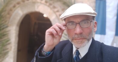 Α.Γ Καλλής: Ασκήσεις επί χάρτου... (ή επανασχεδιάζοντας την Χάρτα του Ρήγα ,του Βαλε και του Φραπέ)