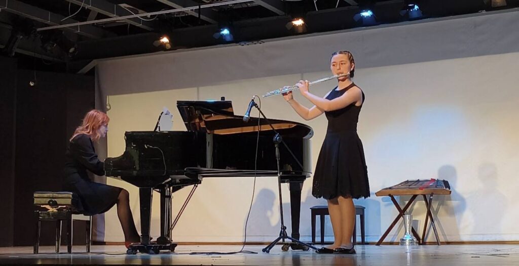 Νέες διακρίσεις για τη 12χρονη φλαουτίστα και πιανίστα Νεφέλη Κουτσούκου