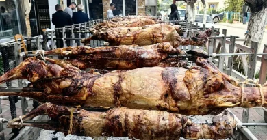 Πάτρα: Κρεοπώλης έστησε σούβλα για 80 αρνιά για τους πελάτες του