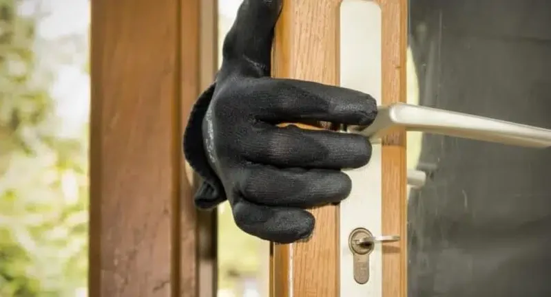 Εξιχνιάστηκαν 14 κλοπές και απόπειρα αυτών στο Λουτράκι και στη Σαλαμίνα