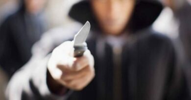 Πάτρα: 12χρονος «τράβηξε» μαχαίρι για… 10 ευρώ