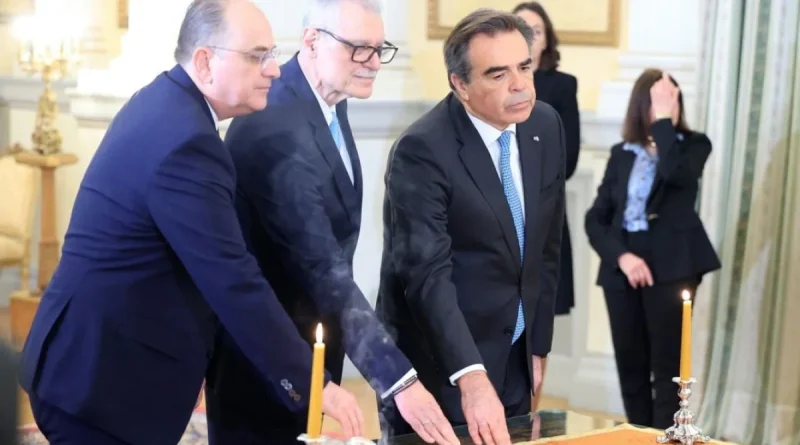 Ορκίστηκαν τα νέα μέλη της κυβέρνησης μετά τον ανασχηματισμό για το σκάνδαλο ΟΠΕΚΕΠΕ