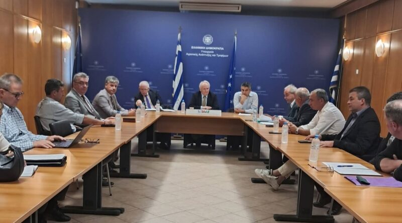 Σύσκεψη στο Υπουργείο Αγροτικής Ανάπτυξης για τις ζημιές από τον παγετό στην Κορινθία