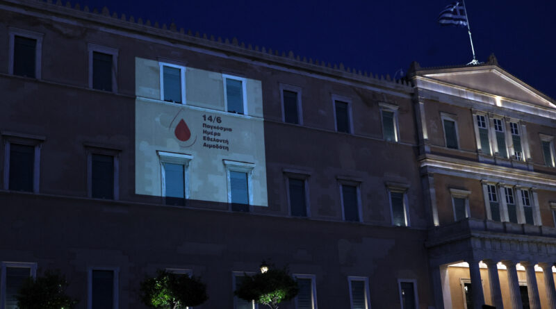 Φωταγώγηση του κτιρίου της Βουλής για τον εορτασμό της Παγκόσμιας Ημέρας Εθελοντή Αιμοδότη
